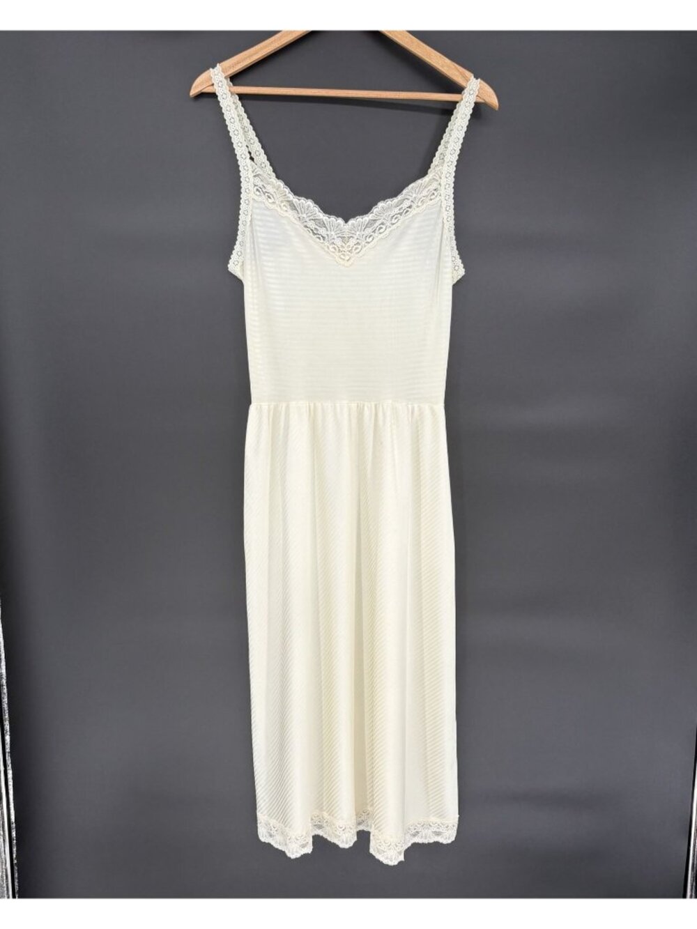 Vintage Vanity Fair Ivory Lace Full Slip Dress 38 BF (L) Antron III Nylon USA